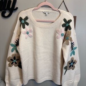 DAVI & DANI Cream Sweater with Floral Embroidery